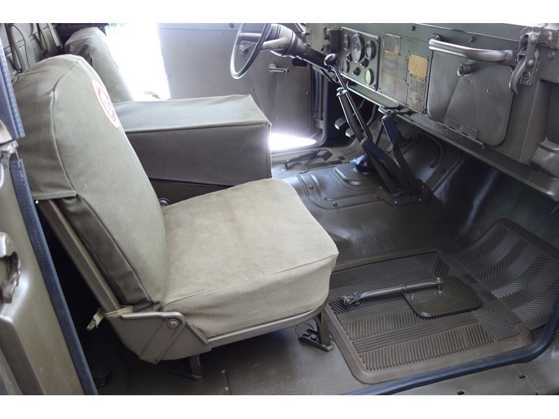 1968 Kaiser Jeep M715 Troop Cargo 2