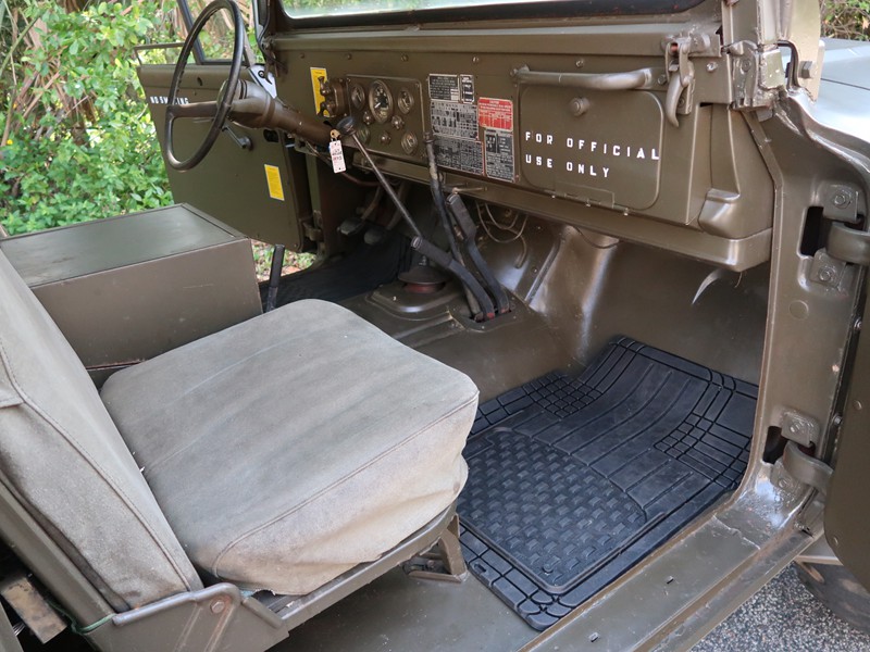 1967 Kaiser M715 3